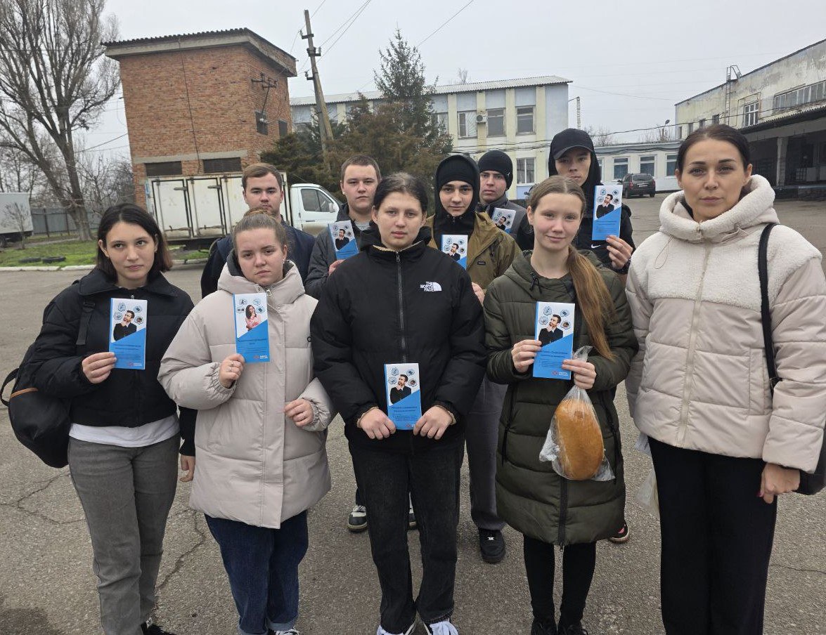 В Макеевке будет «прошлогодняя» елка, а другие округа открывают амбулатории и обновляют дороги. Дайджест новостей за 4 декабря