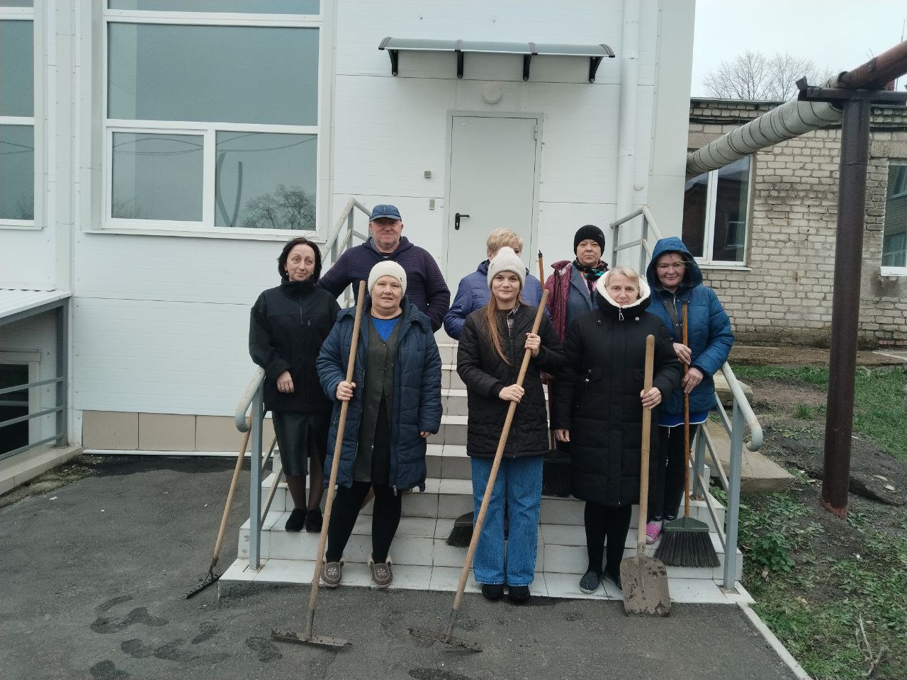 В Макеевке будет «прошлогодняя» елка, а другие округа открывают амбулатории и обновляют дороги. Дайджест новостей за 4 декабря