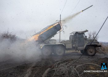 Группировка «Центр» предложила украинским боевикам в Димитрове сдаться в плен Группировка «Центр» предложила украинским боевикам в Димитрове сдаться в плен