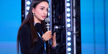 «Герой — это тот, кто не остаётся в стороне»: Ко Дню героя Отечества о преемственности поколений и проекте «СВОИ»