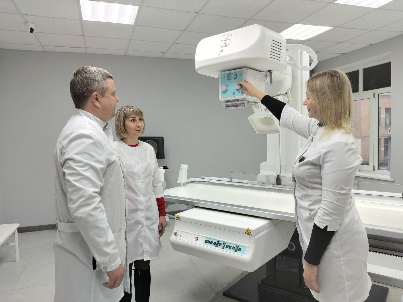 Иностранные журналисты в Донецке, новый бассейн в Дебальцево и новогодние подарки для детей Луганска. Дайджест за 16 декабря