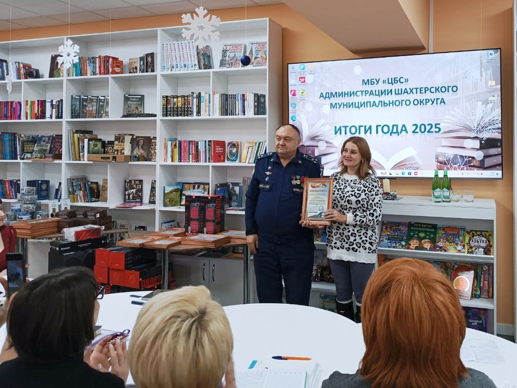 Иностранные журналисты в Донецке, новый бассейн в Дебальцево и новогодние подарки для детей Луганска. Дайджест за 16 декабря