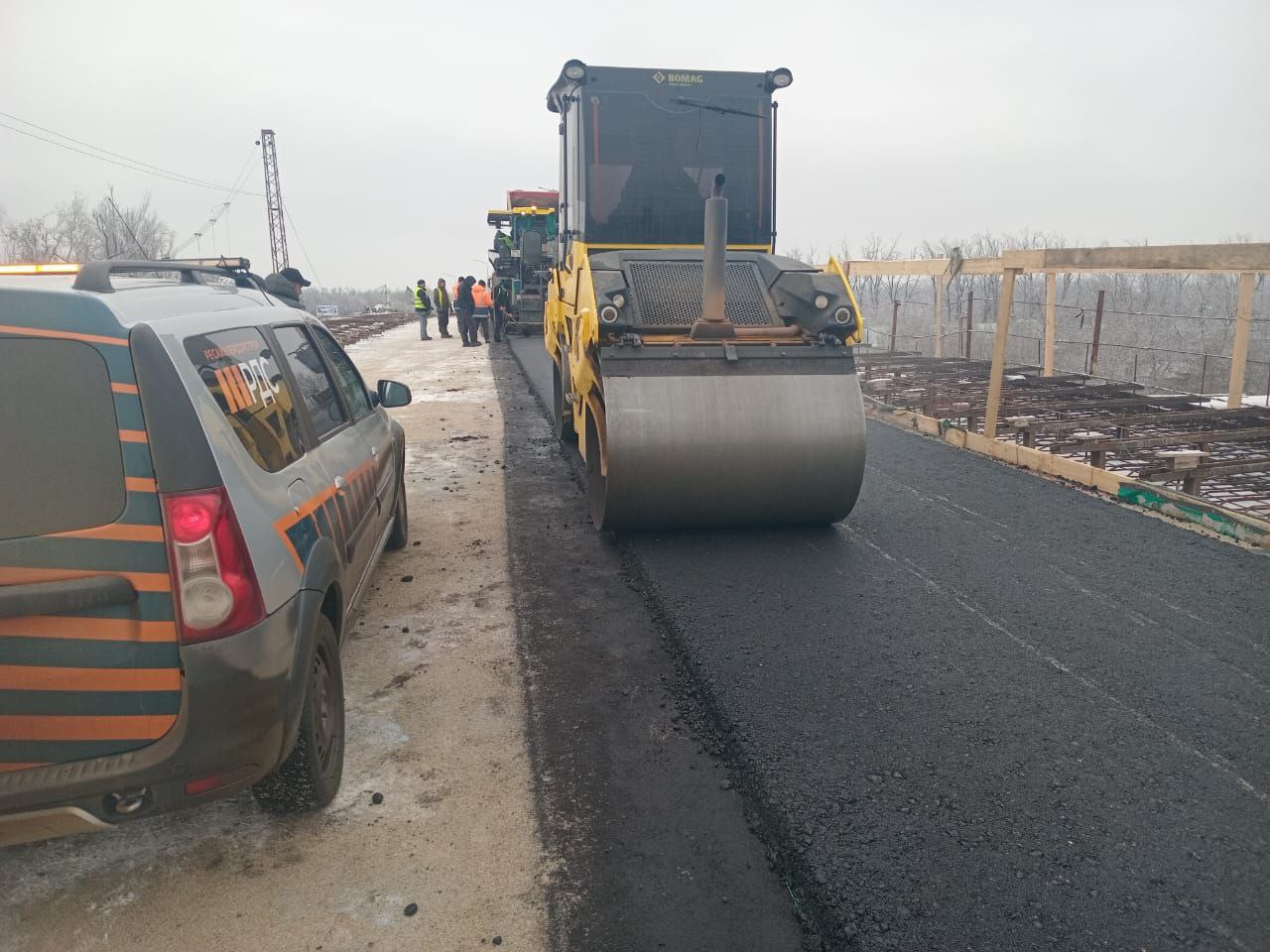 Восстановление в ДНР, подготовка к праздникам и будни служб: от ремонта дорог до патриотических акций, дайджест за 17 декабря