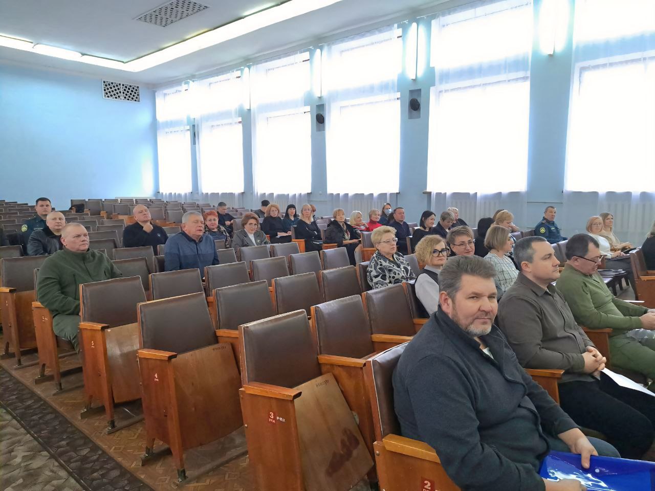 Восстановление в ДНР, подготовка к праздникам и будни служб: от ремонта дорог до патриотических акций, дайджест за 17 декабря