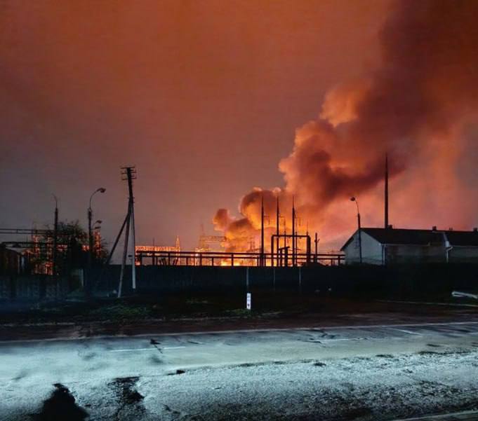 Кадры демилитаризации Киева: Синее зарево над Кривым Рогом и пожары в Черкассах