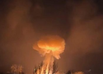 Кадры демилитаризации Киева: Синее зарево над Кривым Рогом и пожары в Черкассах Кадры демилитаризации Киева: Синее зарево над Кривым Рогом и пожары в Черкассах