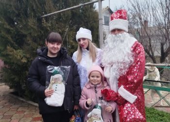 «Полицейский Дед Мороз» пришел в семью погибшего сослуживца в Володарском «Полицейский Дед Мороз» пришел в семью погибшего сослуживца в Володарском