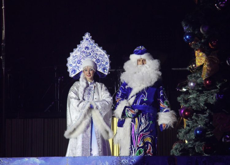 Новогодние спектакли в Донецком РАМТ и приятный сюрприз для взрослых из Снежного. Дайджест новостей за 30 декабря