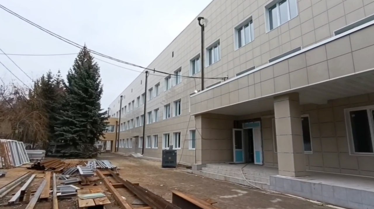 Новогодние спектакли в Донецком РАМТ и приятный сюрприз для взрослых из Снежного. Дайджест новостей за 30 декабря