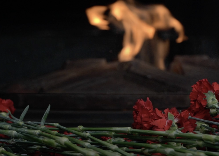 Донецкая молодежь организовала памятную акцию ко Дню Неизвестного Солдата Донецкая молодежь организовала памятную акцию ко Дню Неизвестного Солдата