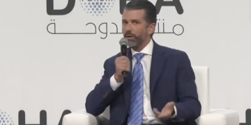 Дональд Трамп-младший обвинил власти Украины в обогащении на войне Дональд Трамп-младший обвинил власти Украины в обогащении на войне