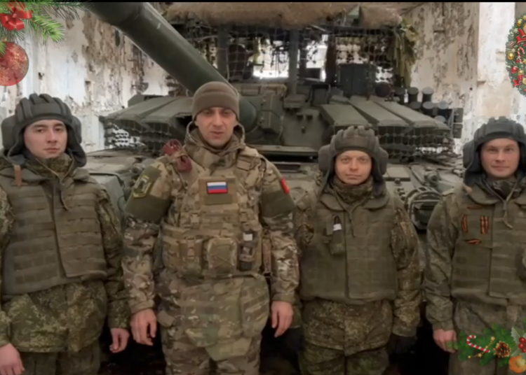 Бойцы 35-й отдельной мотострелковой бригады поздравили россиян с Новым годом
