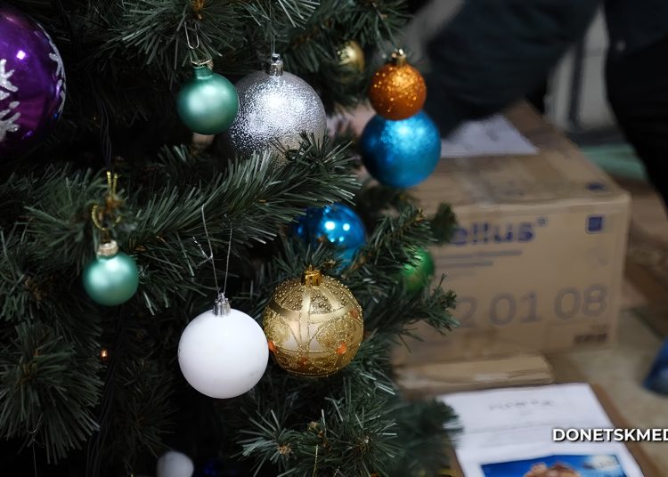 Из Москвы с заботой: подарки детям Донбасса