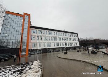 Вейкборд, скалодром, спортзалы и студия звукозаписи: В Донецке открылся крупнейший молодёжный центр России