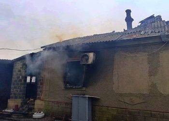 Женщина и пятилетний ребенок погибли при пожаре в частном доме в Старобешево