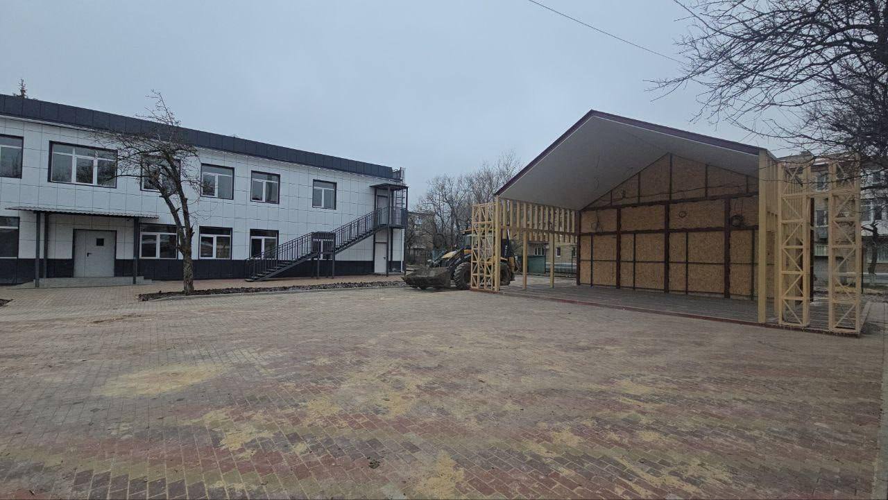 Ремонт дорог и крыш, а также рождественское тепло. Дайджест за 8 января