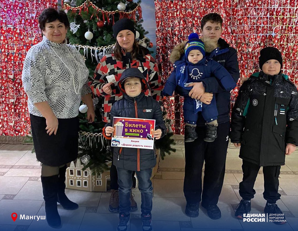 Ремонт дорог и крыш, а также рождественское тепло. Дайджест за 8 января