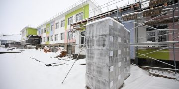 В Новоазовском округе завершают восстановление школы, разрушенной обстрелами