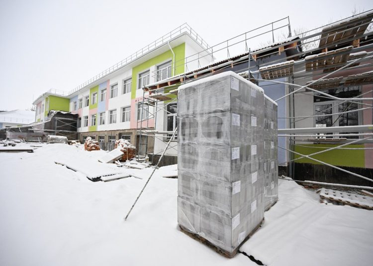 В Новоазовском округе завершают восстановление школы, разрушенной обстрелами