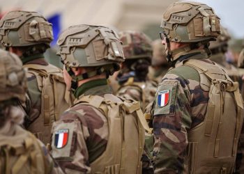 Le Monde: Макрон обсудил с лидерами парламентских фракций возможную отправку войск на Украину после окончания конфликта