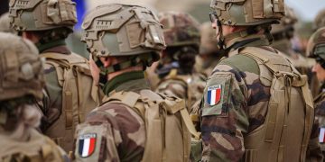 Le Monde: Макрон обсудил с лидерами парламентских фракций возможную отправку войск на Украину после окончания конфликта Le Monde: Макрон обсудил с лидерами парламентских фракций возможную отправку войск на Украину после окончания конфликта