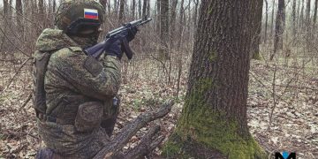 Бойцы «Центра» уничтожают нацистов Азова* на Октябрьском направлении