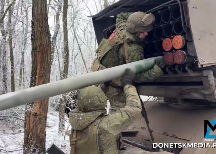 Штурмовые группы "Центра" выбивают врага из Гришино под Красноармейском Штурмовые группы «Центра» выбивают врага из Гришино под Красноармейском