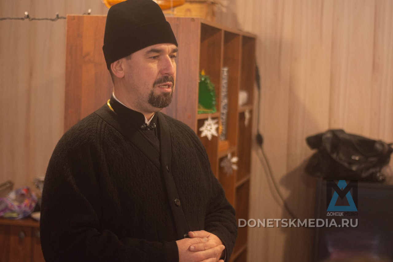 Как на израненной Петровке Донецка дети встретили Рождество