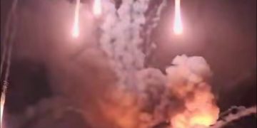 Венесуэла под ударом: взрывы и десант США в Каракасе Венесуэла под ударом: взрывы и десант США в Каракасе