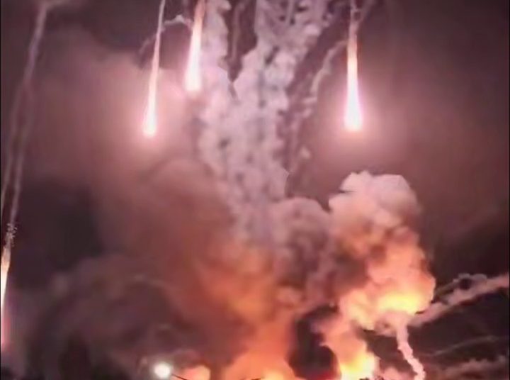 Венесуэла под ударом: взрывы и десант США в Каракасе Венесуэла под ударом: взрывы и десант США в Каракасе