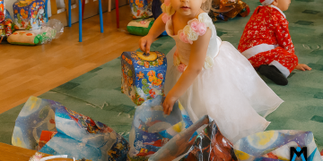 Волонтеры группы «Москва–Донбасс» доставили мебель и подарки в детский сад Еленовки