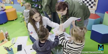 Вместо очередей — мультики: В Алчевске открыли 12-ю игровую комнату для маленьких пациентов