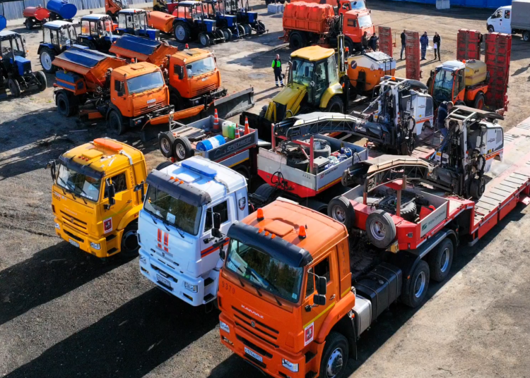 Москва передала воссоединенным регионам почти 300 единиц спецтехники для ЖКХ и дорожных работ