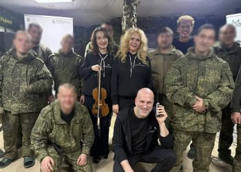 Культбригада Москонцерта доставила в ДНР «антидроновые зонты» и праздничные концерты