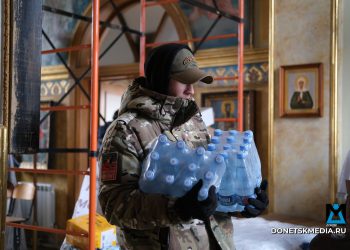 Вернуться к мирной жизни: «Народный фронт» помогает храму Авдеевки