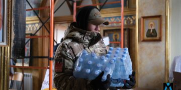 Вернуться к мирной жизни: «Народный фронт» помогает храму Авдеевки