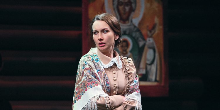 «От принцессы до оторвы»: Елена Чиканчи. 20 лет в театре «От принцессы до оторвы»: Елена Чиканчи. 20 лет в театре