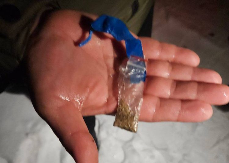 Полиция Харцызска выявила наркотайник по координатам в телефоне 18-летнего