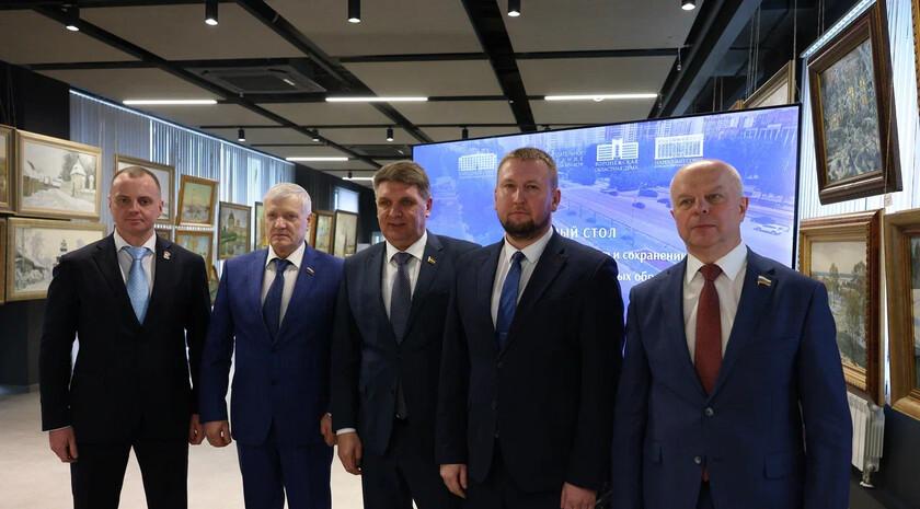 Тельманово станет городом, врачи совершили чудо, а в Донецке дали рок-концерт на балалайке. Дайджест за 13 февраля