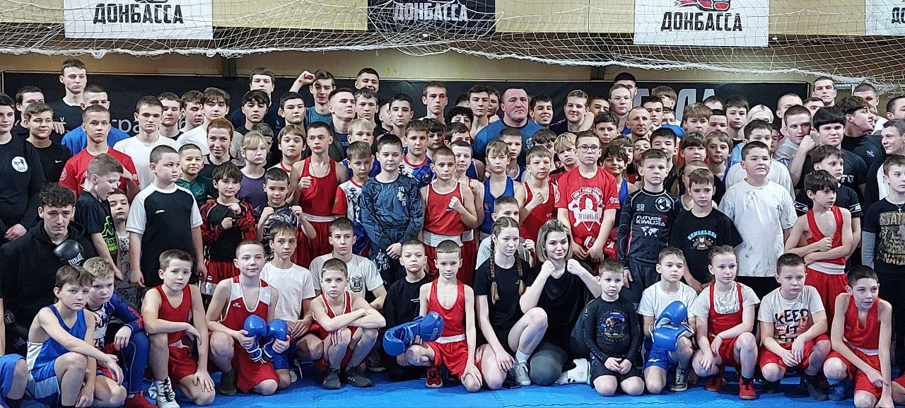 Тельманово станет городом, врачи совершили чудо, а в Донецке дали рок-концерт на балалайке. Дайджест за 13 февраля