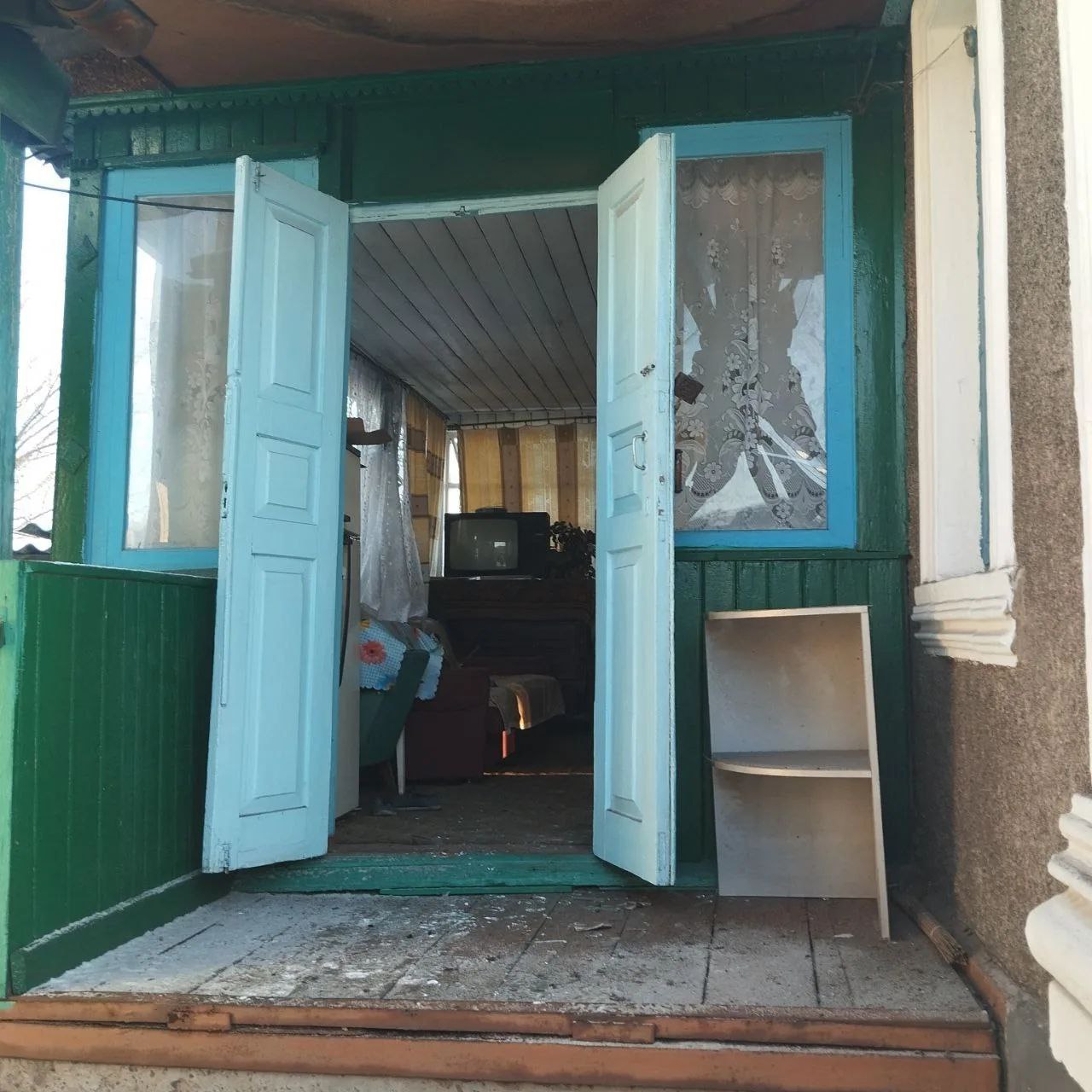 Ночная атака БПЛА: в ЛНР повреждены школа и жилые дома