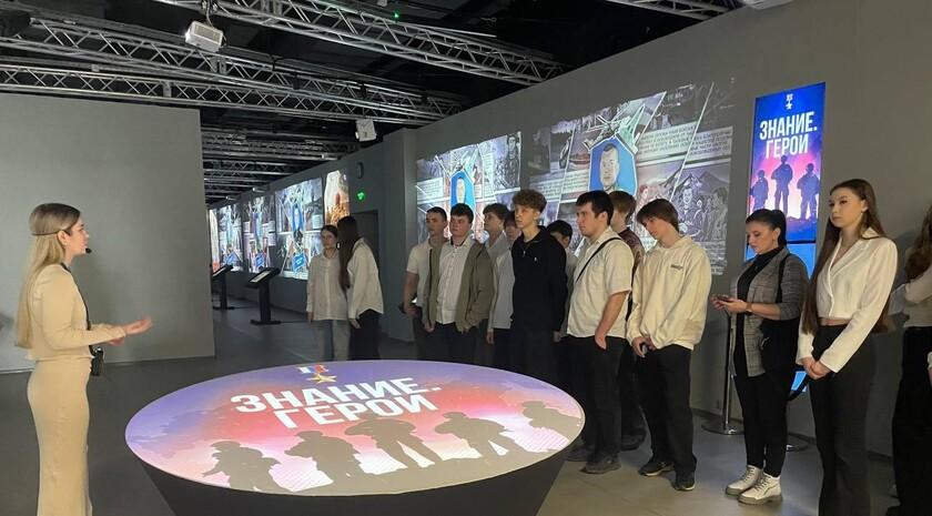 Бублики, пряники и хороводы - города ДНР проводили зиму на широкую Масленицу. Дайджест за 22 февраля