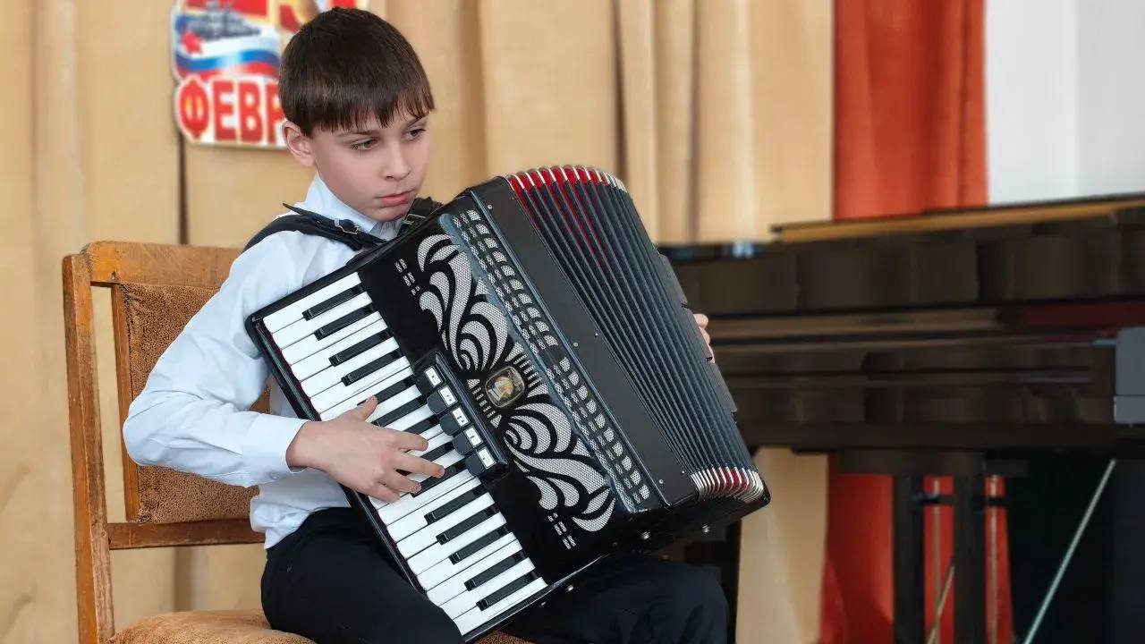 Бублики, пряники и хороводы - города ДНР проводили зиму на широкую Масленицу. Дайджест за 22 февраля