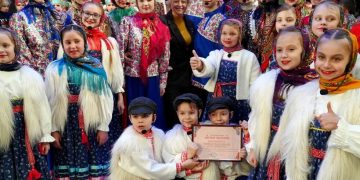 Бублики, пряники и хороводы — города ДНР проводили зиму на широкую Масленицу. Дайджест за 22 февраля