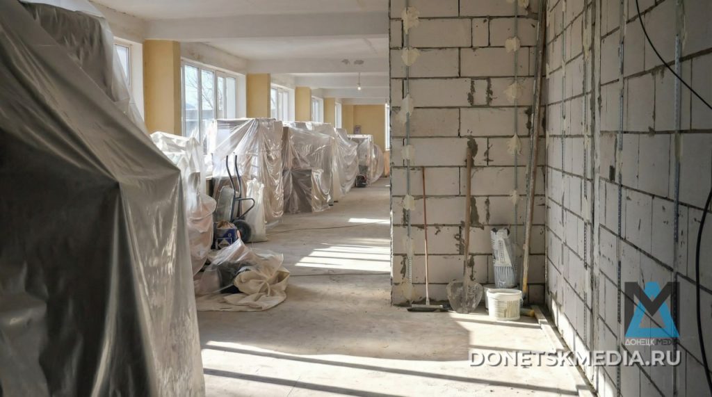 Прощайте, старые парты: в Луганске капитально ремонтируют гимназию № 52