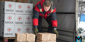 «Спасибо за хлеб и тепло». Как в пункте временного размещения обретают самое главное