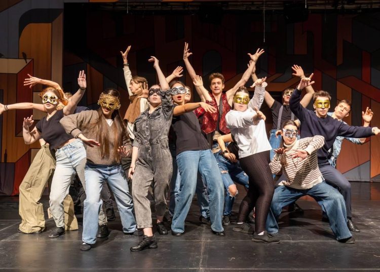 «Ленфильм» снимет фильм о студентах Мариуполя. Дайджест новостей ДНР за 8 февраля