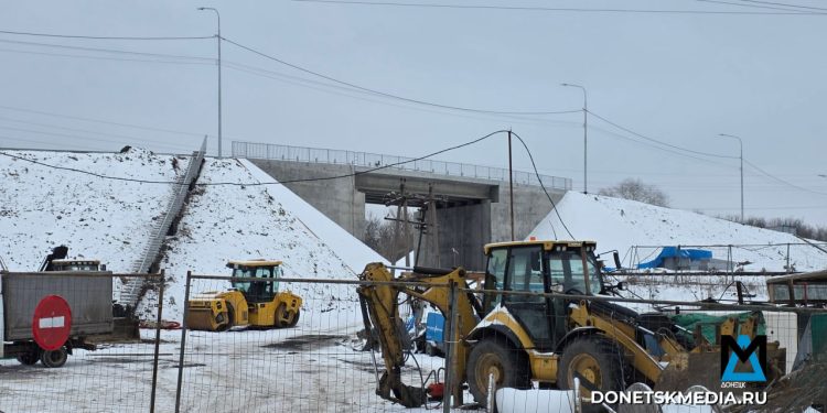 Два посёлка – один путь: регион-шеф Москва восстанавливает аварийный мост на окраине Луганска