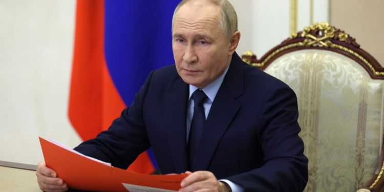 СВР вскрыла план Лондона и Парижа: Украине готовят ядерную бомбу. Путин меняет правила игры