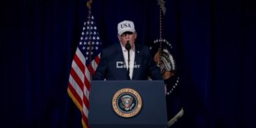 Трамп призвал жителей Ирана свергнуть правительство